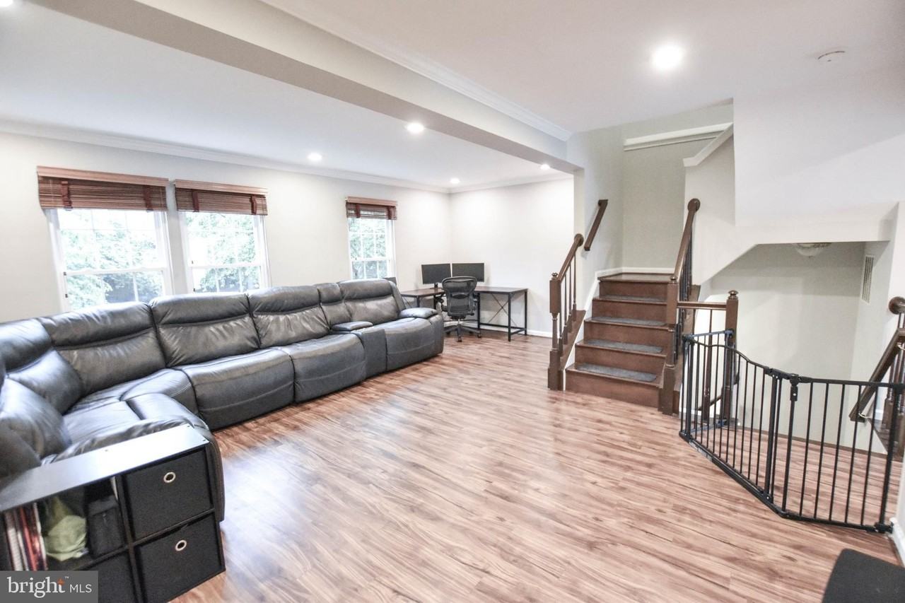 109 Shirley Sq Se - Photo 7 of 30