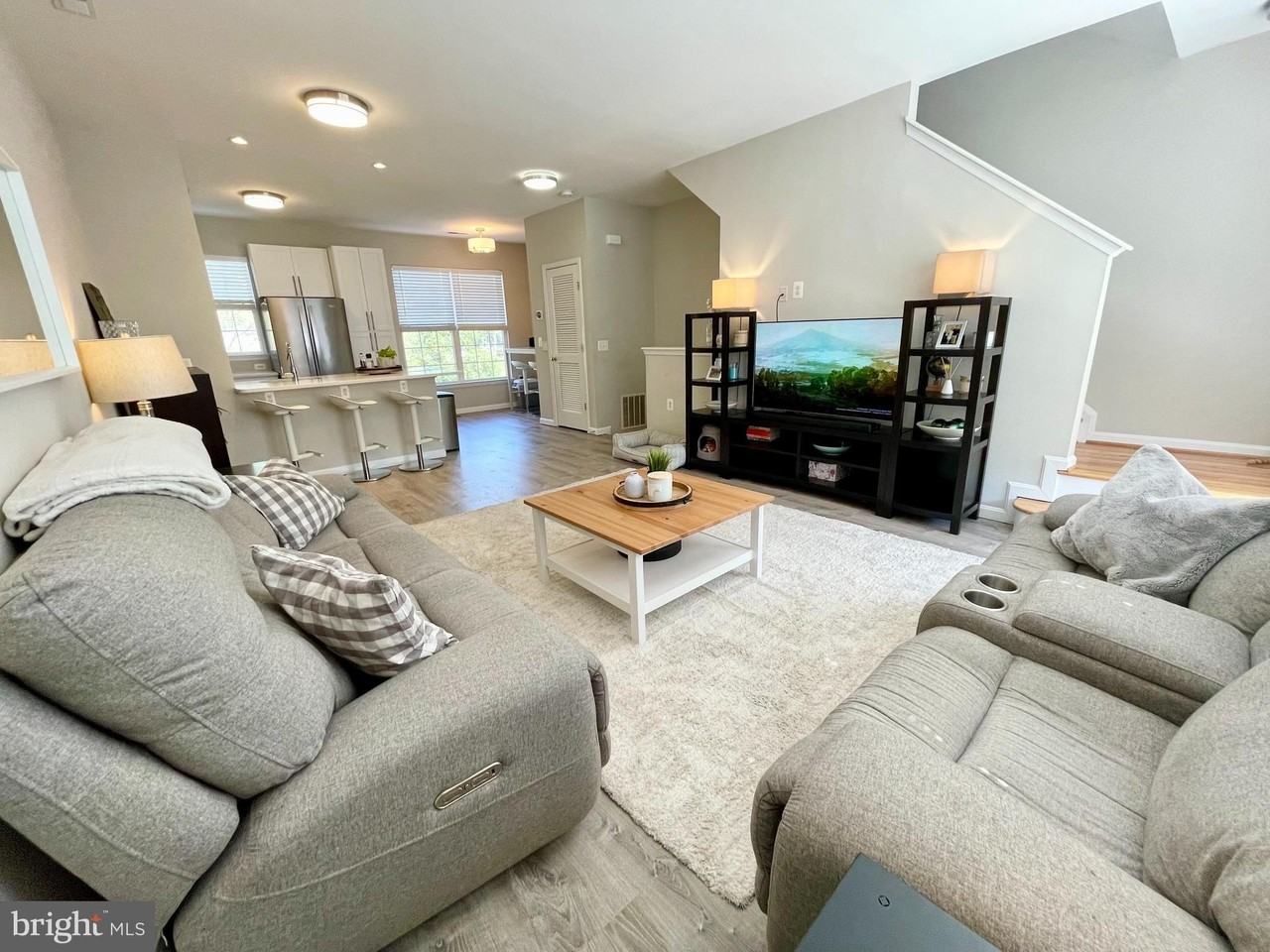 23052 Fontwell Sq - Photo 2 of 46
