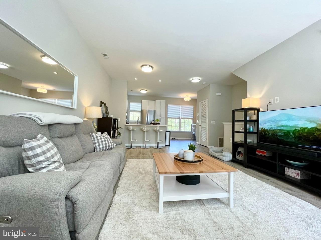 23052 Fontwell Sq - Photo 3 of 46