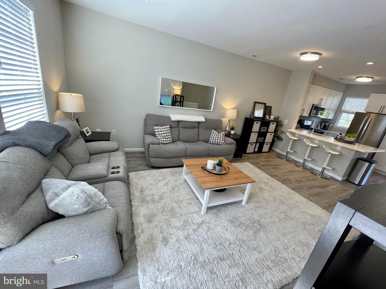 23052 Fontwell Sq - Photo 5 of 46