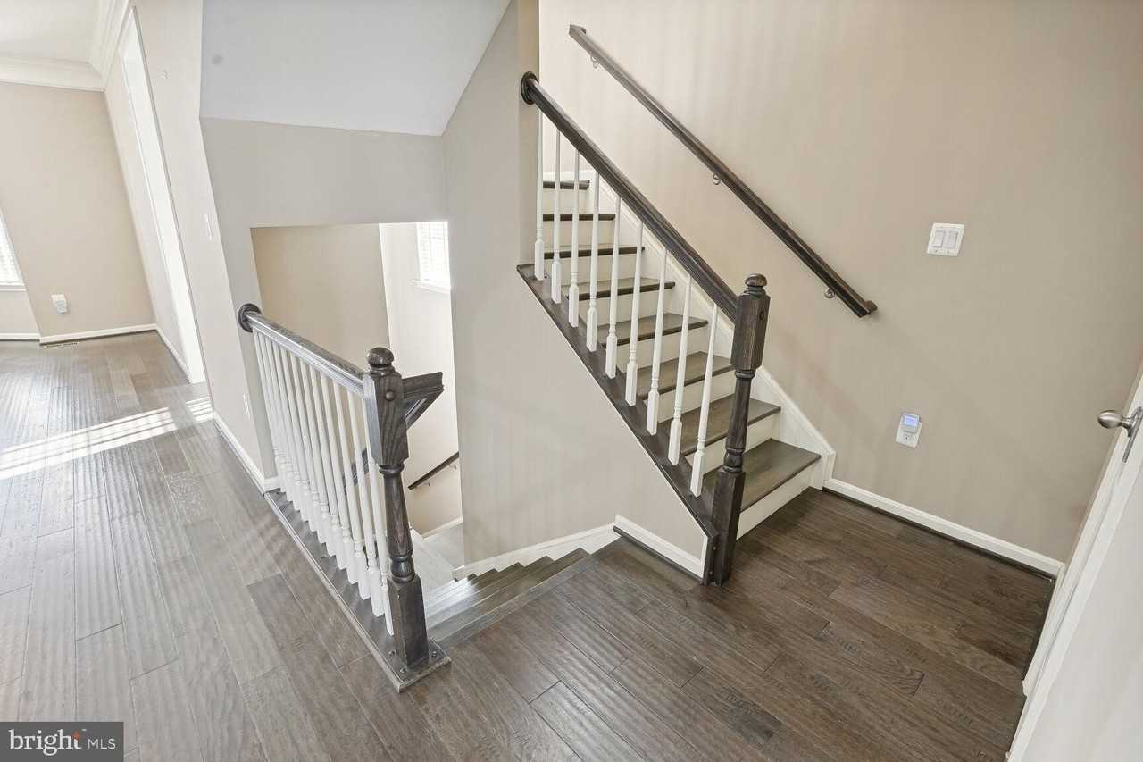 6806 Bryson Cir - Photo 4 of 27