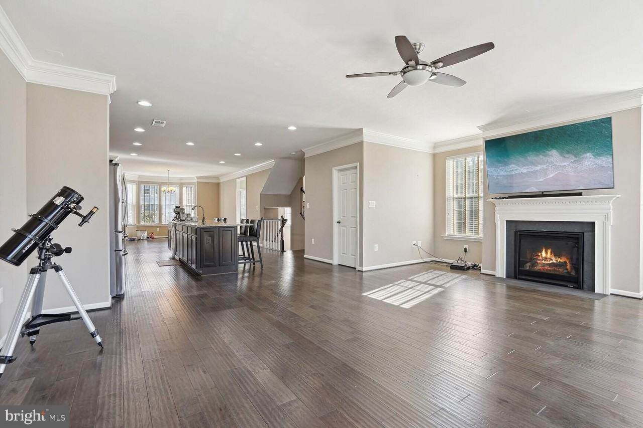 6806 Bryson Cir - Photo 5 of 27