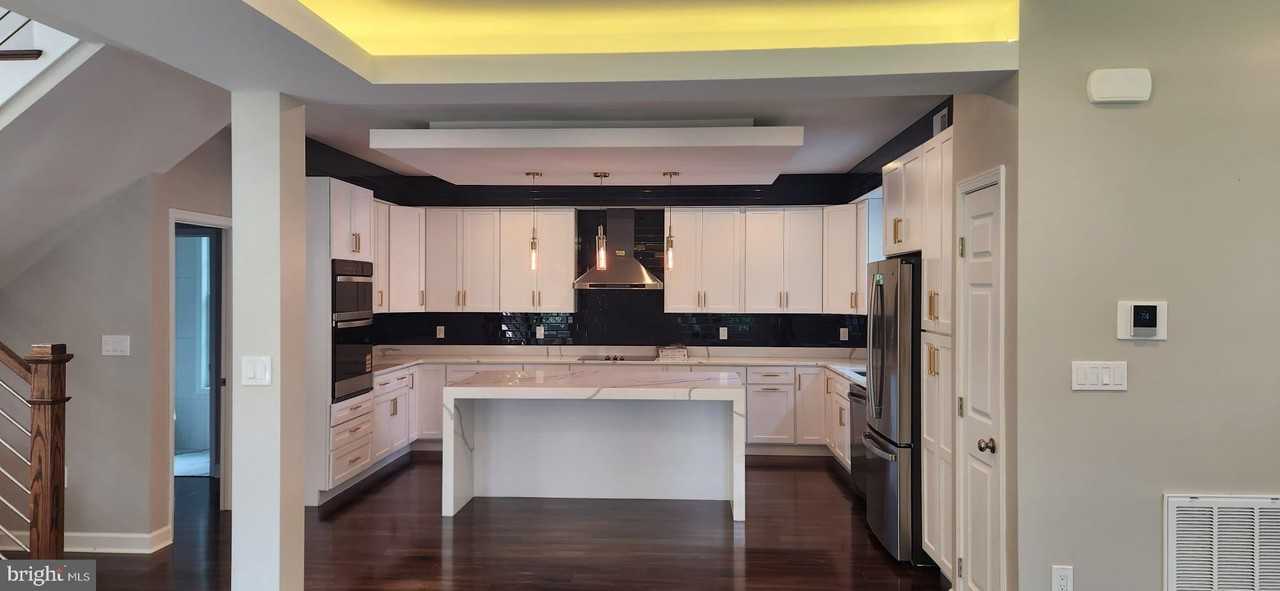 402 Mckenzie Dr - Photo 4 of 32