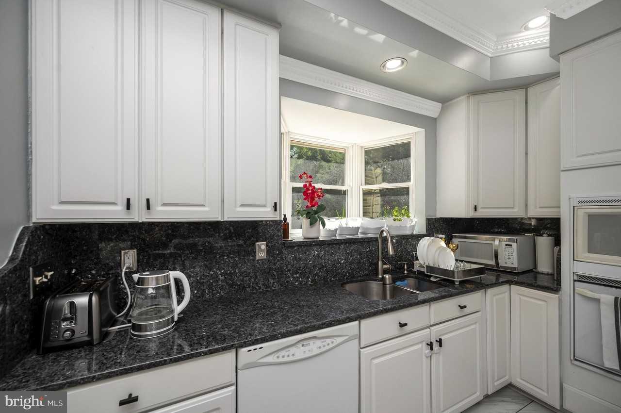 16005 Kings Mountain Rd - Photo 5 of 47