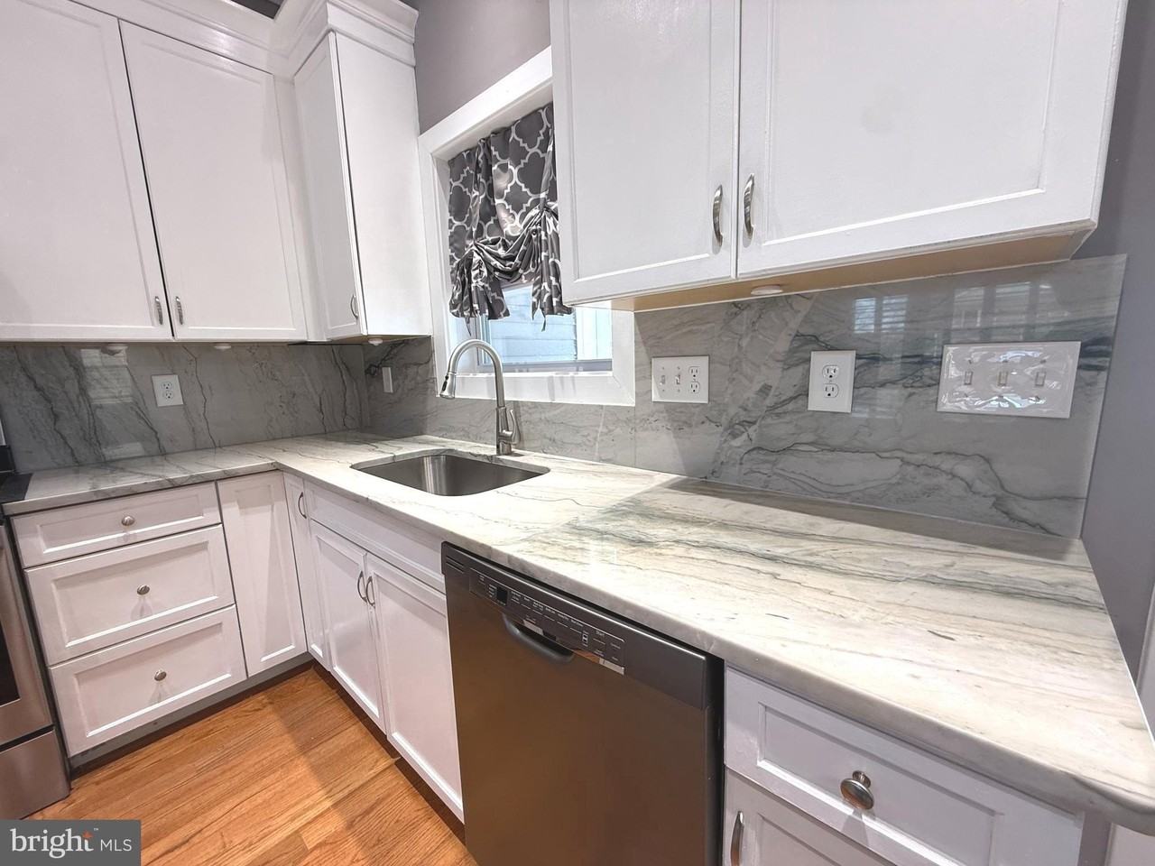 210 Aylesbury Ln - Photo 7 of 50