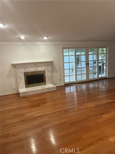 20405 Oxnard St - Photo 5 of 8