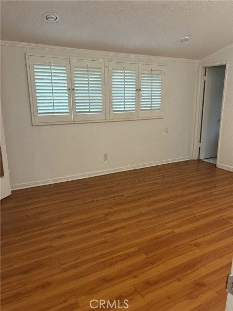 20405 Oxnard St - Photo 7 of 8