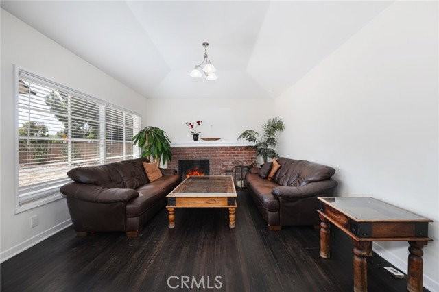 14151 Chandler Blvd - Photo 4 of 8