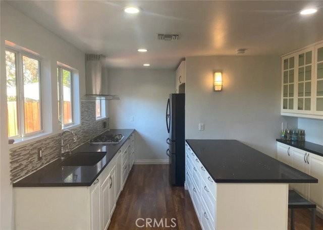 4637 Corliss St - Photo 2 of 8