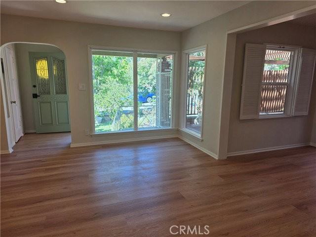 3255 Henrietta Ave - Photo 3 of 8