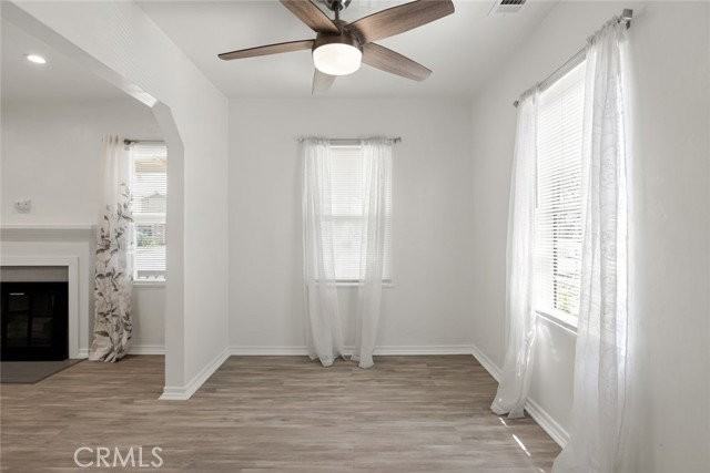 1527 N Avon St - Photo 3 of 5
