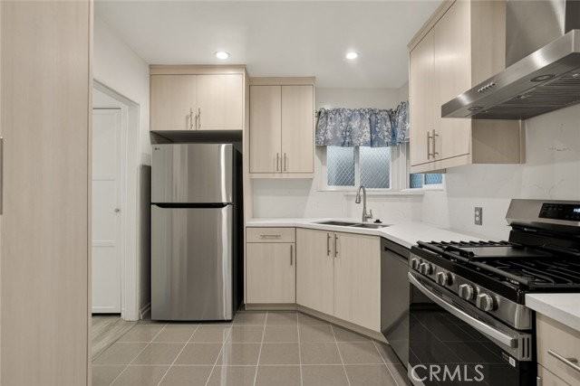 1527 N Avon St - Photo 5 of 5