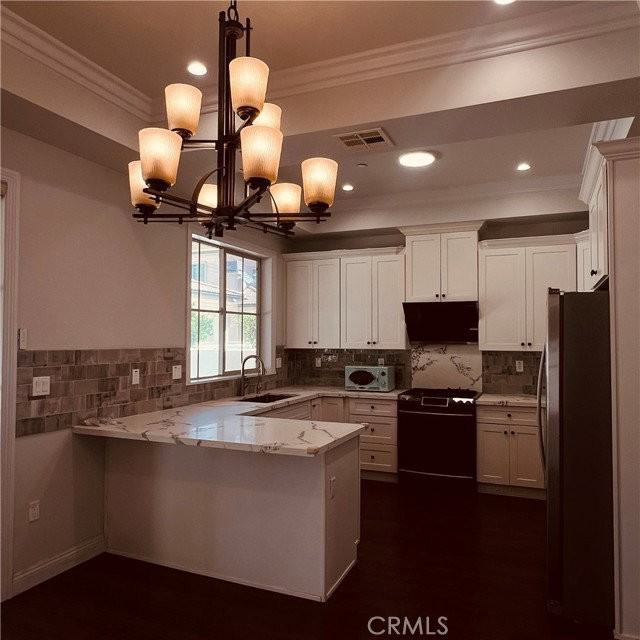 4847 Glickman Ave - Photo 6 of 8