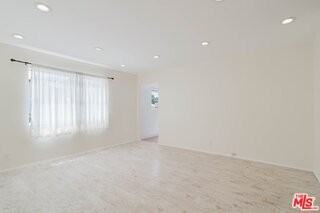 10539 Samoa Ave - Photo 4 of 8