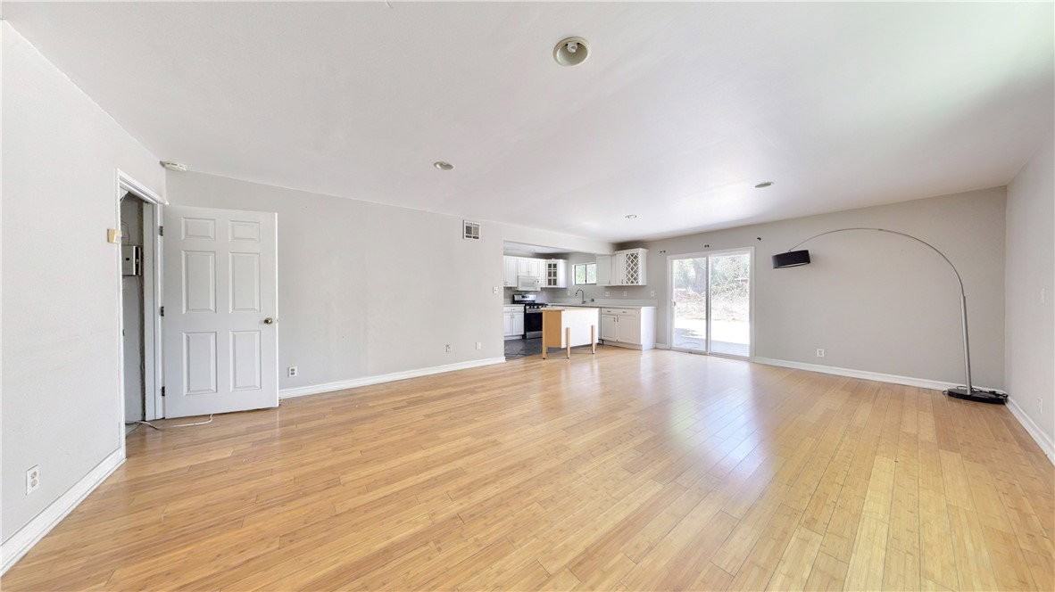 547 Pepper St #2 - Photo 3 of 8