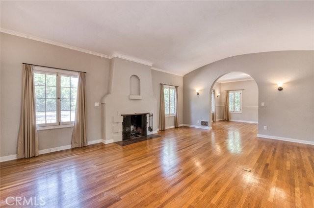 1096 Armada Dr - Photo 2 of 8