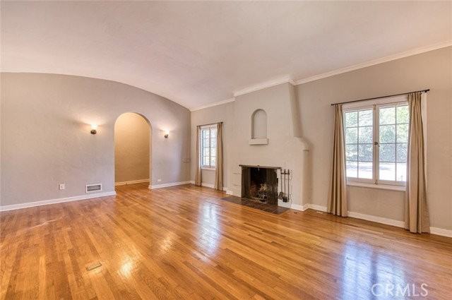 1096 Armada Dr - Photo 4 of 8