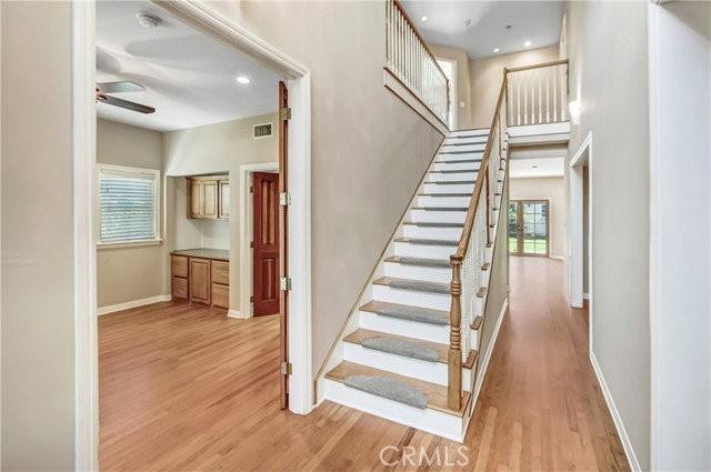 165 S Roosevelt Ave - Photo 2 of 8