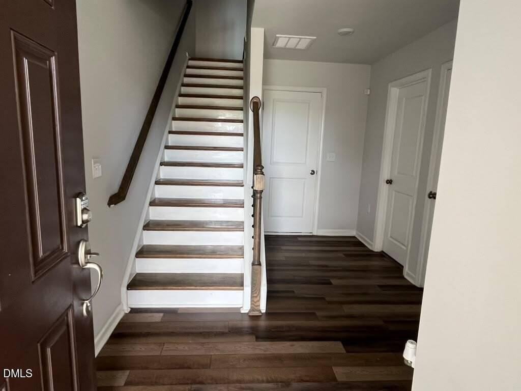 2453 Kasota Ln - Photo 2 of 34