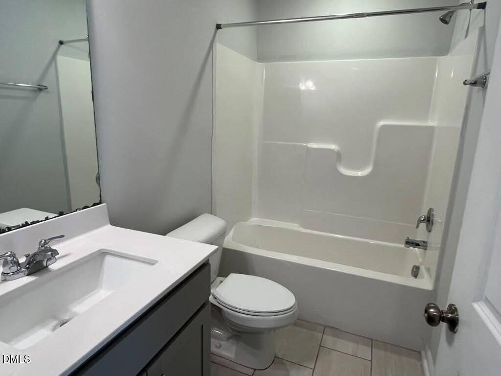 2453 Kasota Ln - Photo 4 of 34