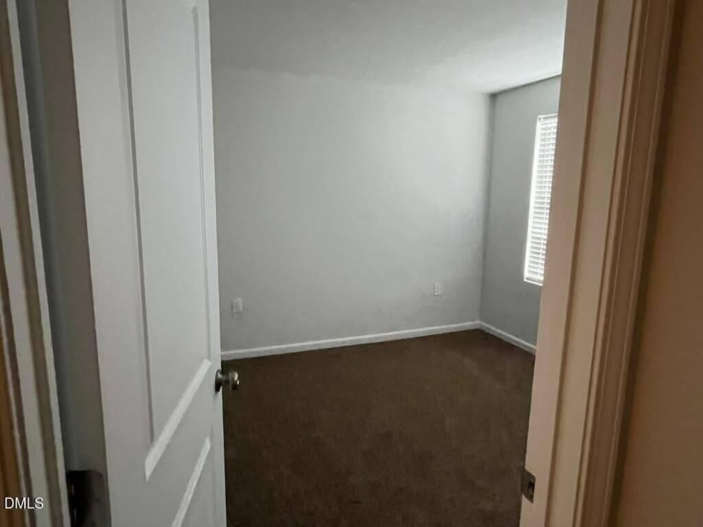 2453 Kasota Ln - Photo 5 of 34