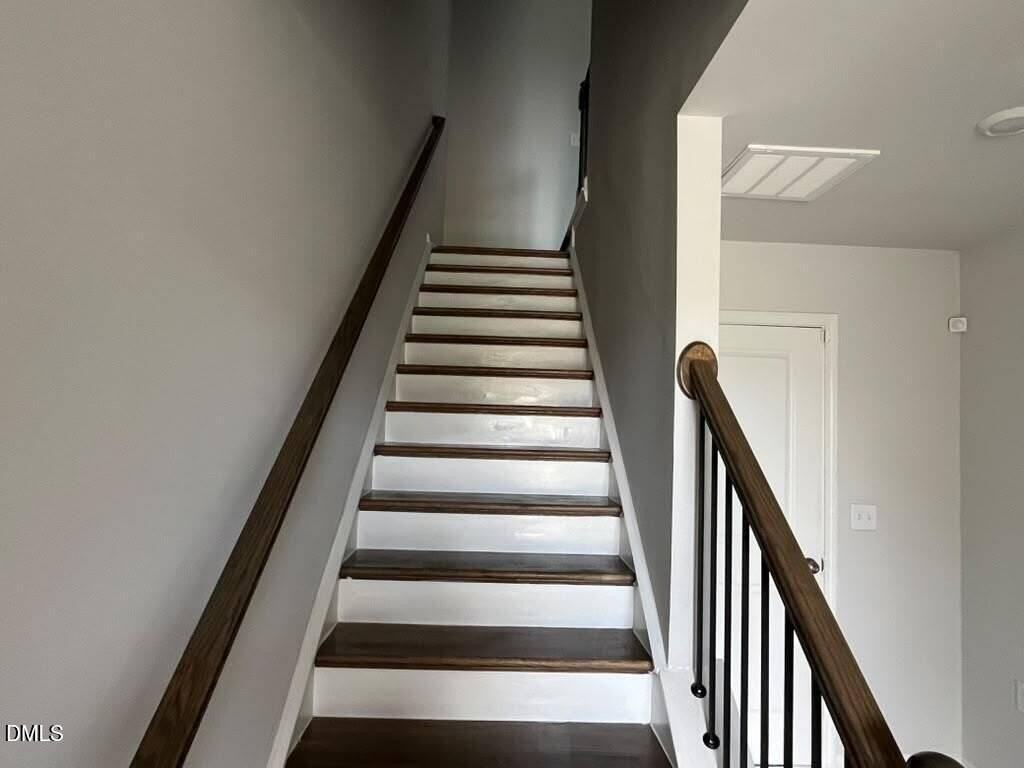 2453 Kasota Ln - Photo 6 of 34