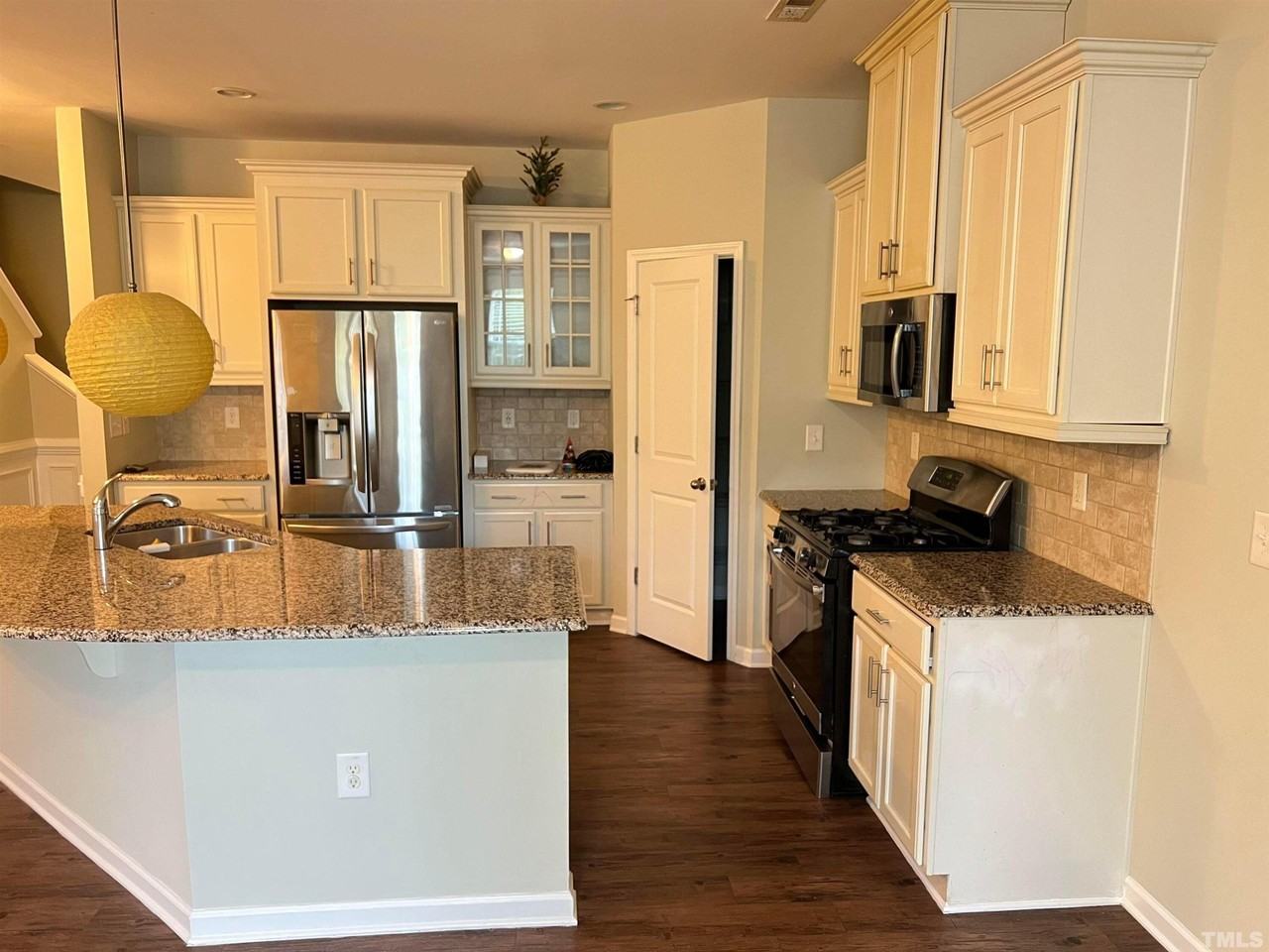 228 Traphill Dr - Photo 4 of 15