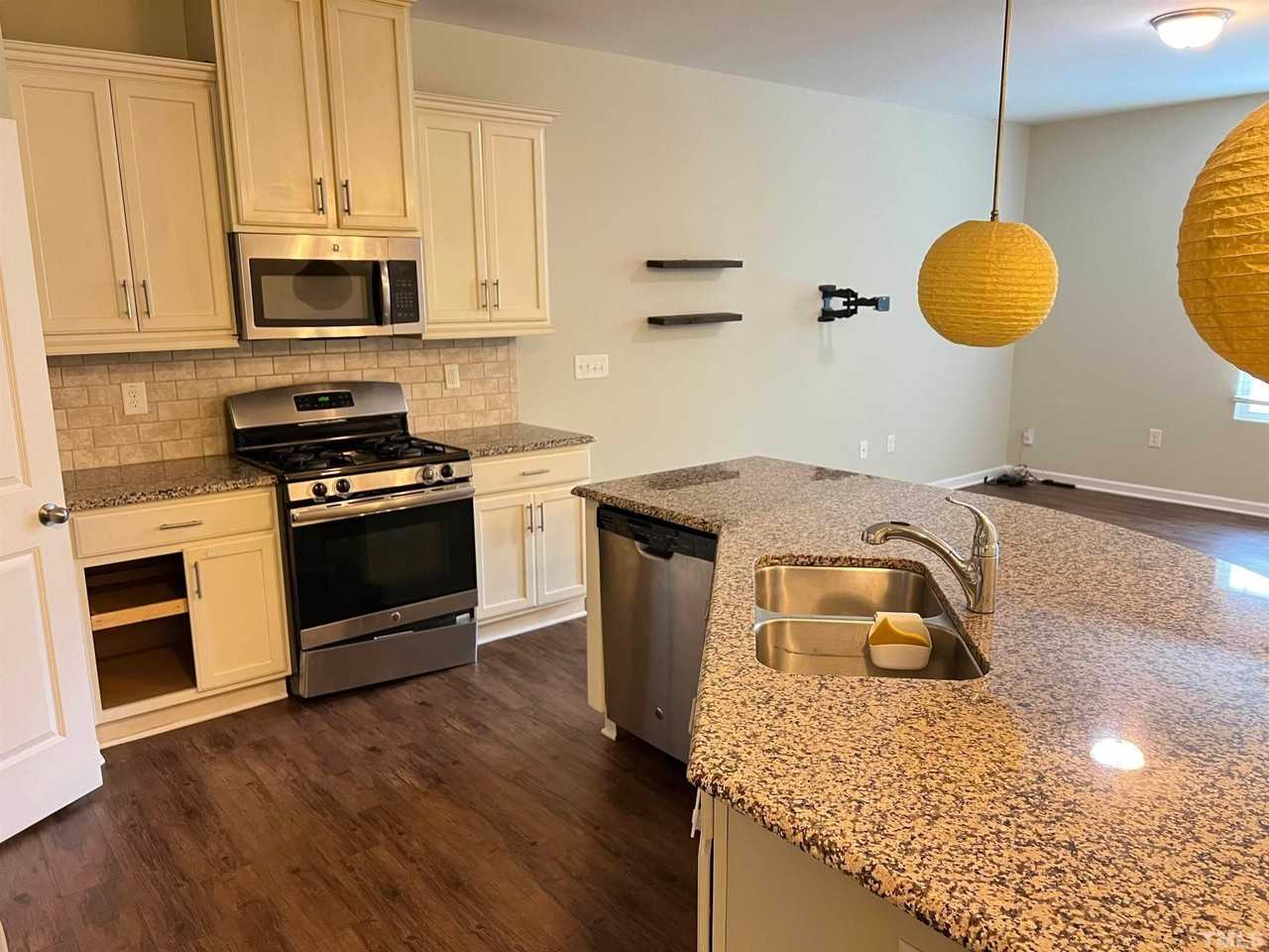 228 Traphill Dr - Photo 5 of 15