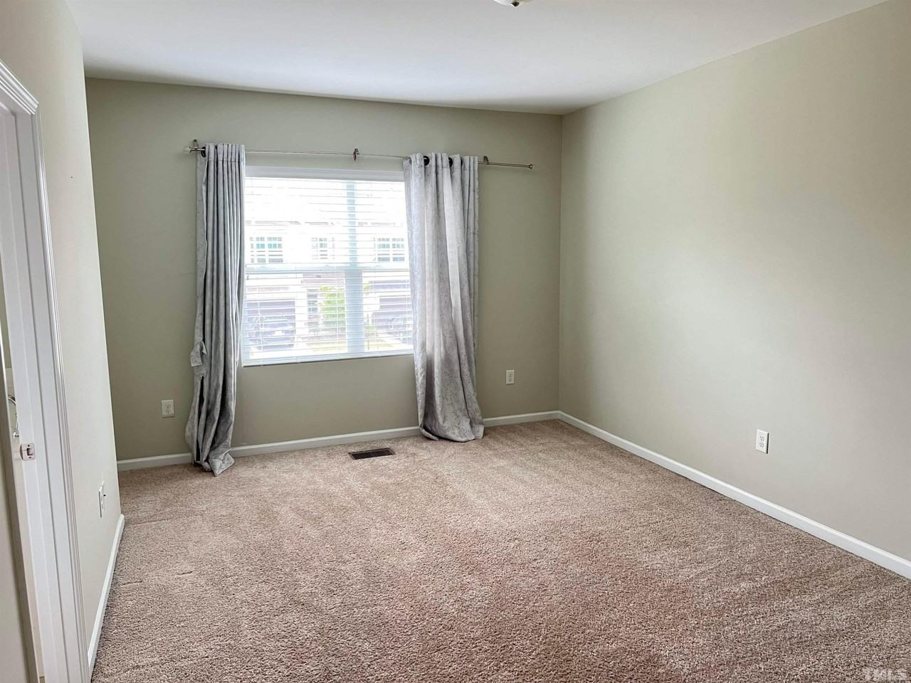 228 Traphill Dr - Photo 6 of 15