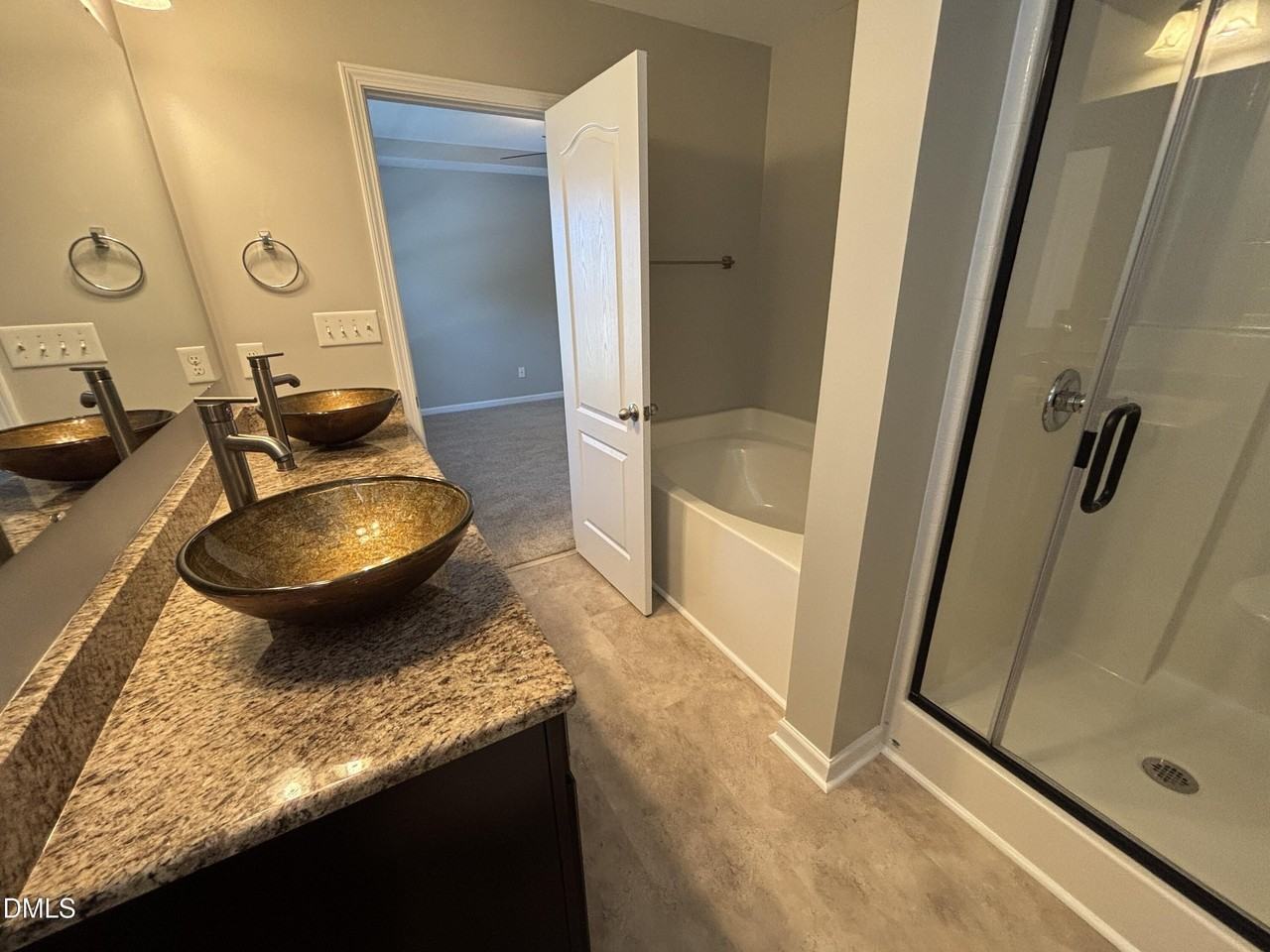 438 Roanoke Dr - Photo 5 of 50