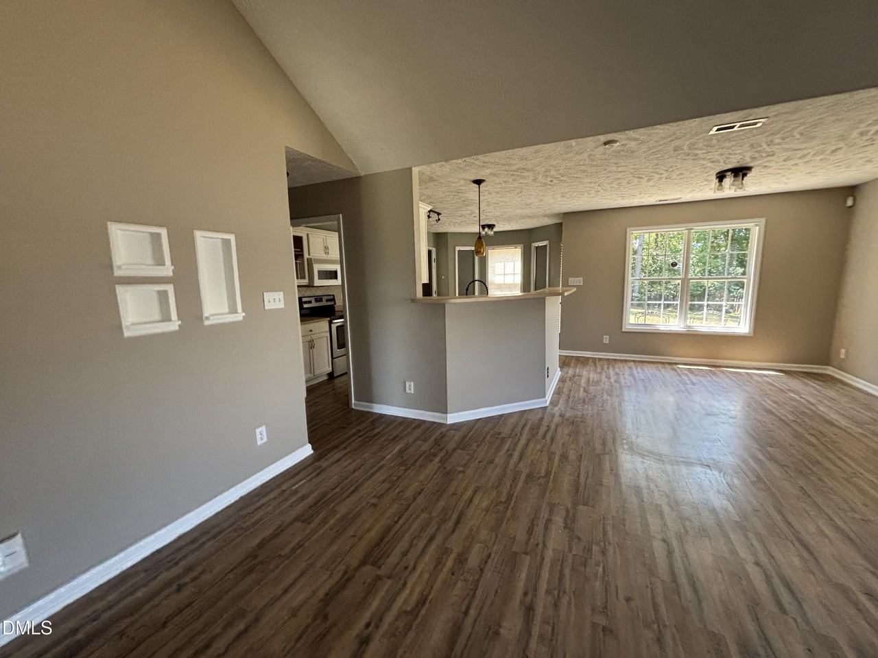 337 Americana Dr - Photo 2 of 40