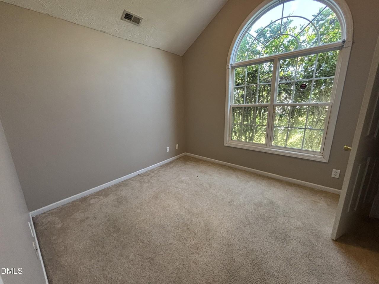 337 Americana Dr - Photo 4 of 40