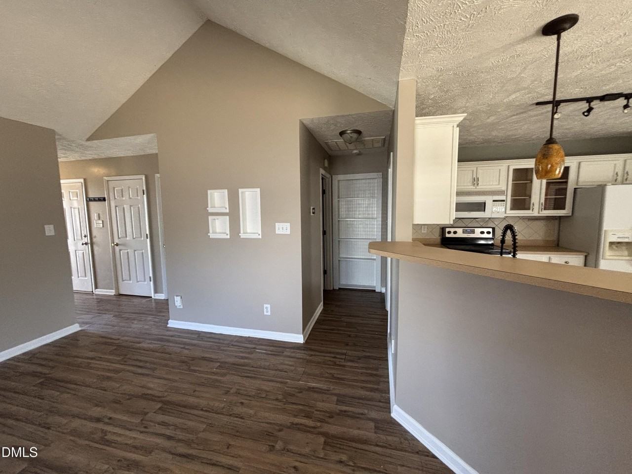 337 Americana Dr - Photo 6 of 42