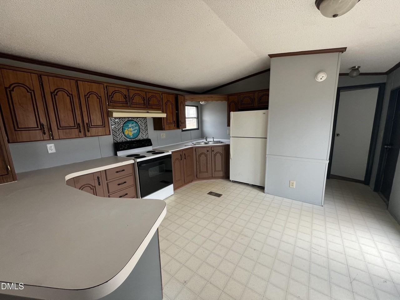 172 Pine Forest Loop - Photo 3 of 9