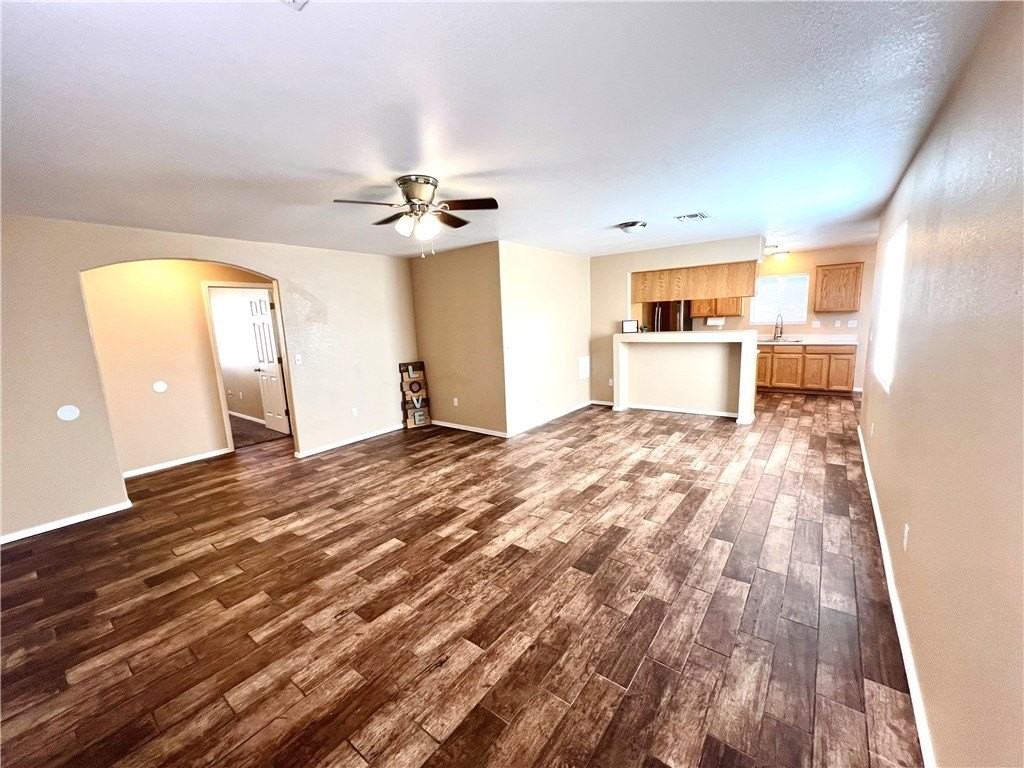 848 Roadrunner Dr - Photo 2 of 9