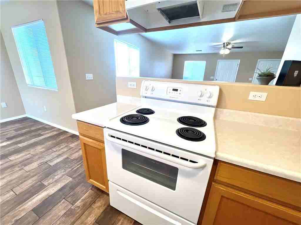 848 Roadrunner Dr - Photo 4 of 9