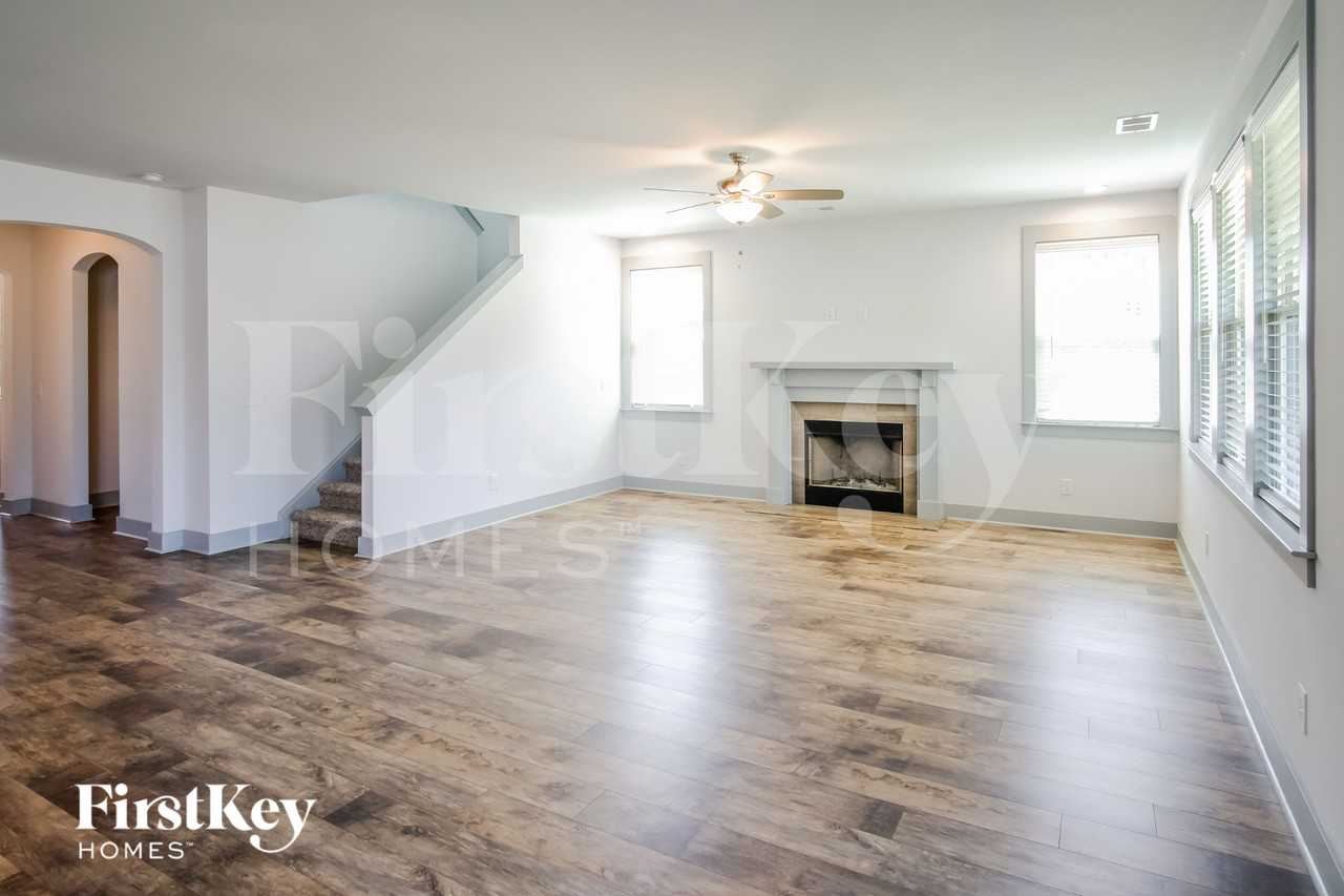 222 Whirlaway Dr - Photo 3 of 15