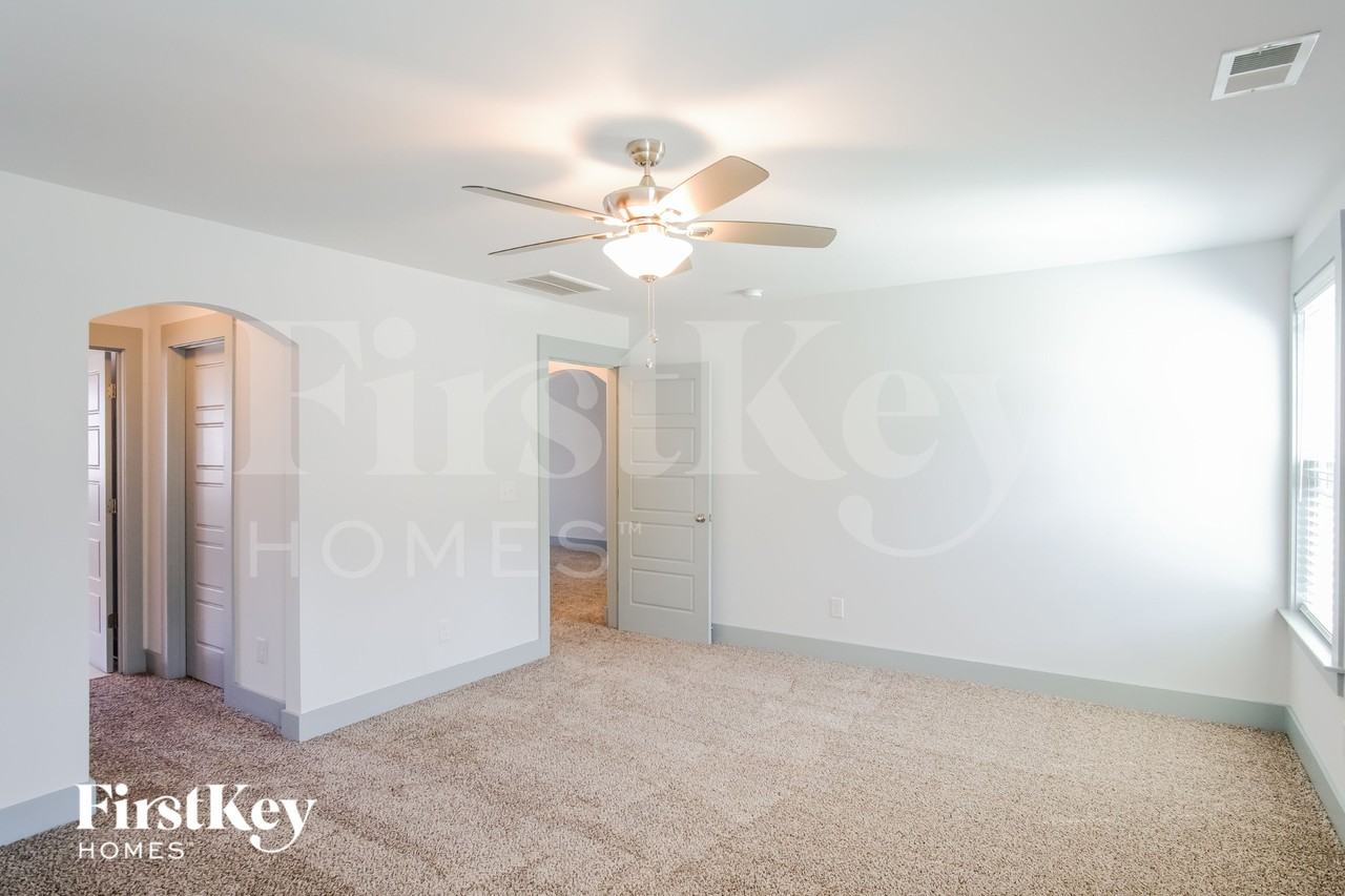 222 Whirlaway Dr - Photo 7 of 15