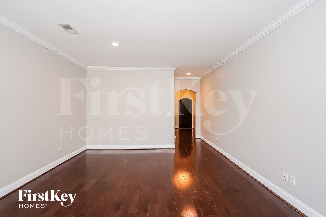 2045 Overlook Pl - Photo 2 of 15