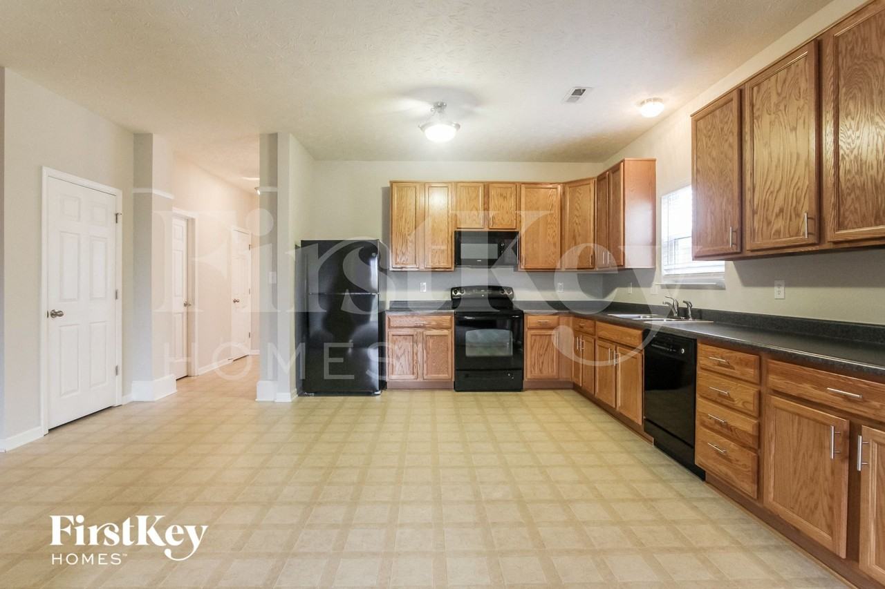 1004 Retford Dr - Photo 5 of 15