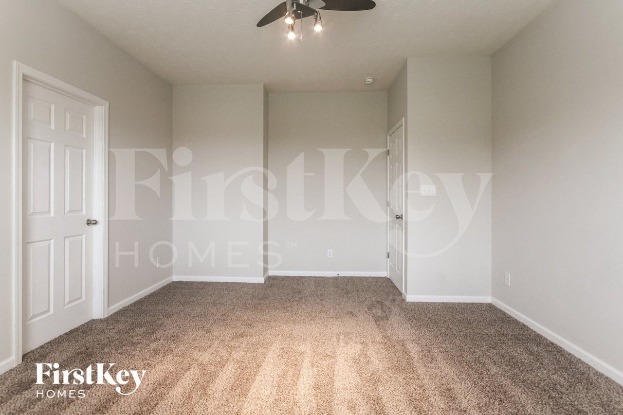 1004 Retford Dr - Photo 6 of 15