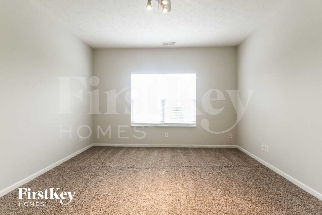 1004 Retford Dr - Photo 7 of 15