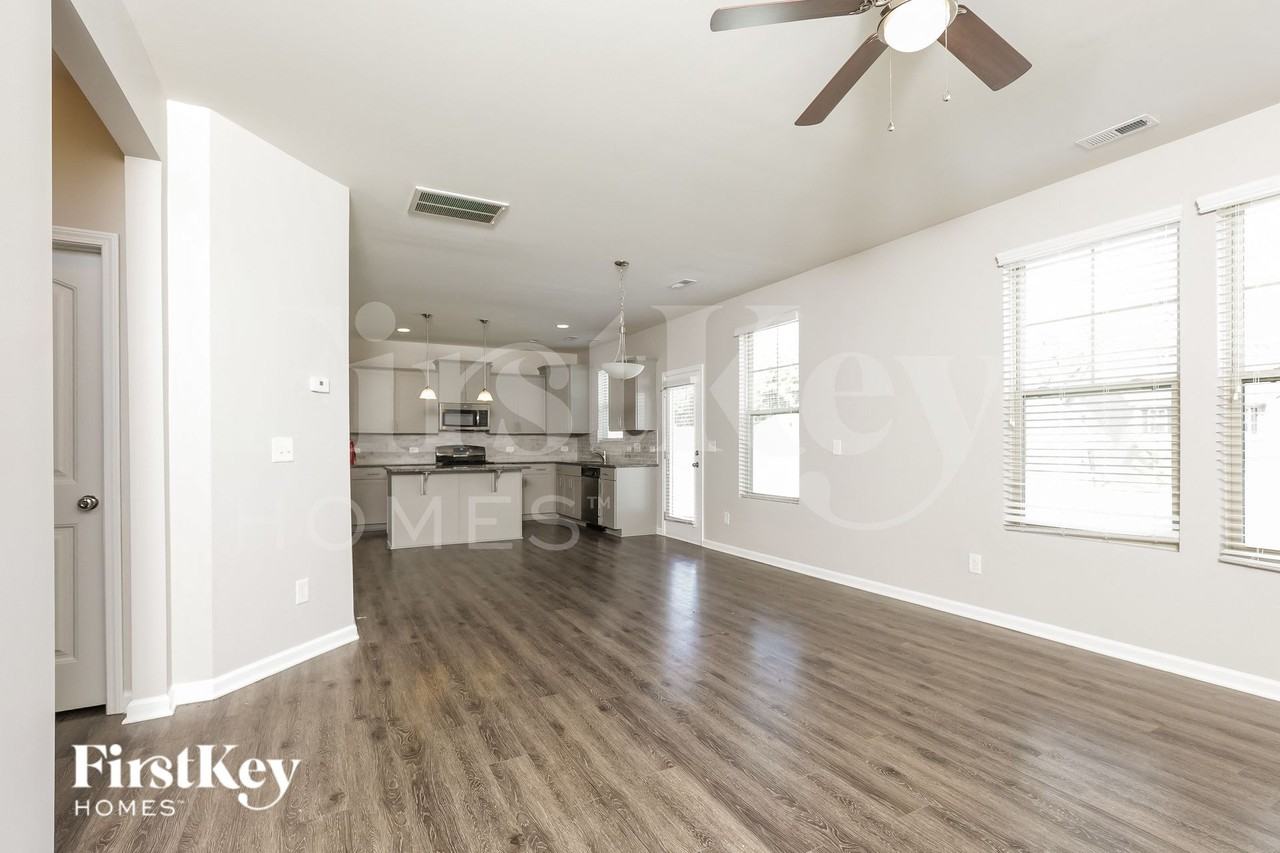 104 Eastern Teal Dr - Photo 4 of 15