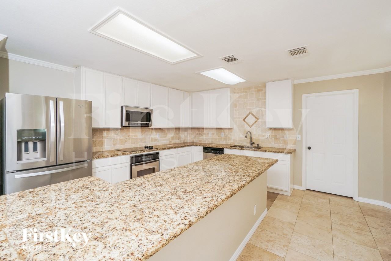 11715 Ripplewood - Photo 7 of 16