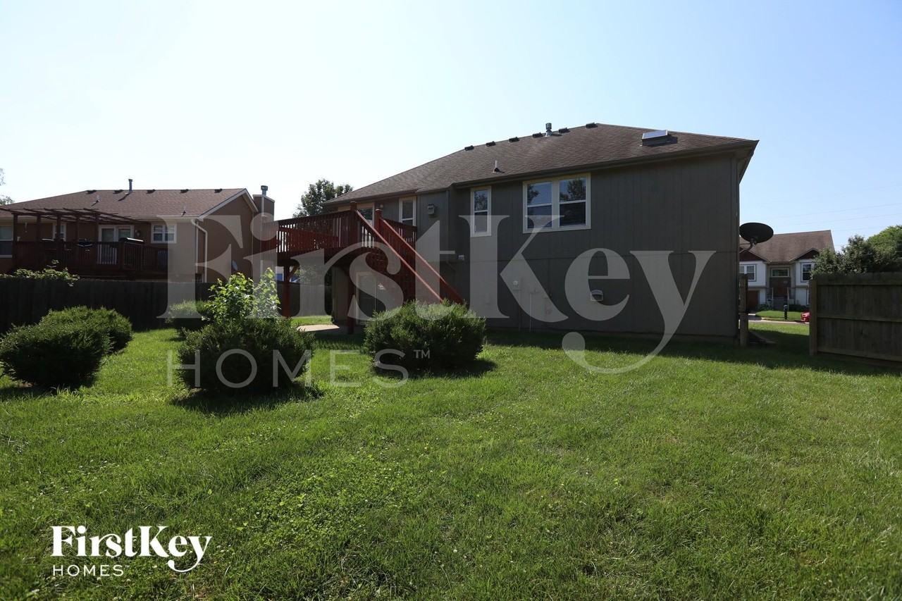 910 Applewood Ln - Photo 3 of 4