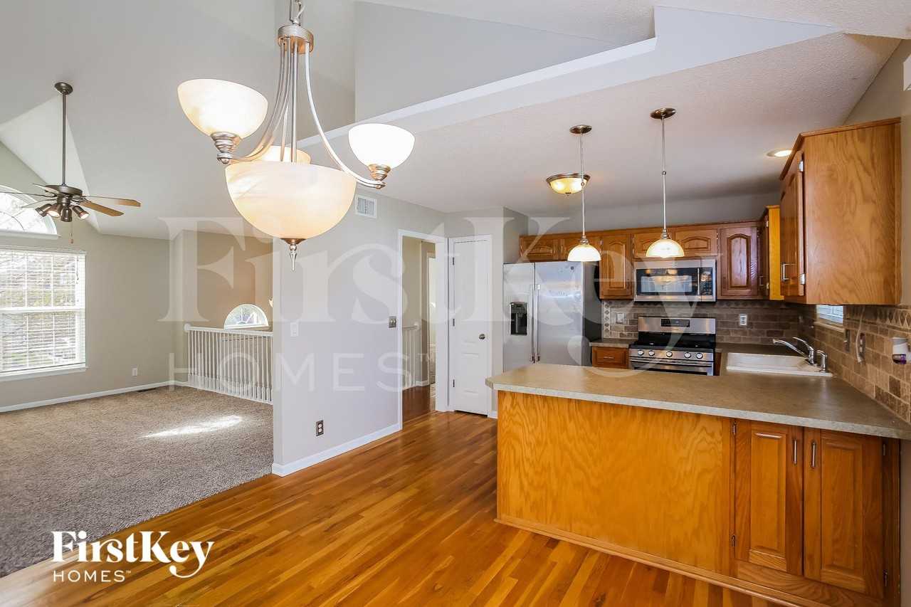 807 Canter St - Photo 6 of 15