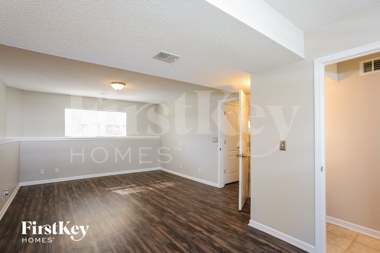 807 Canter St - Photo 7 of 15
