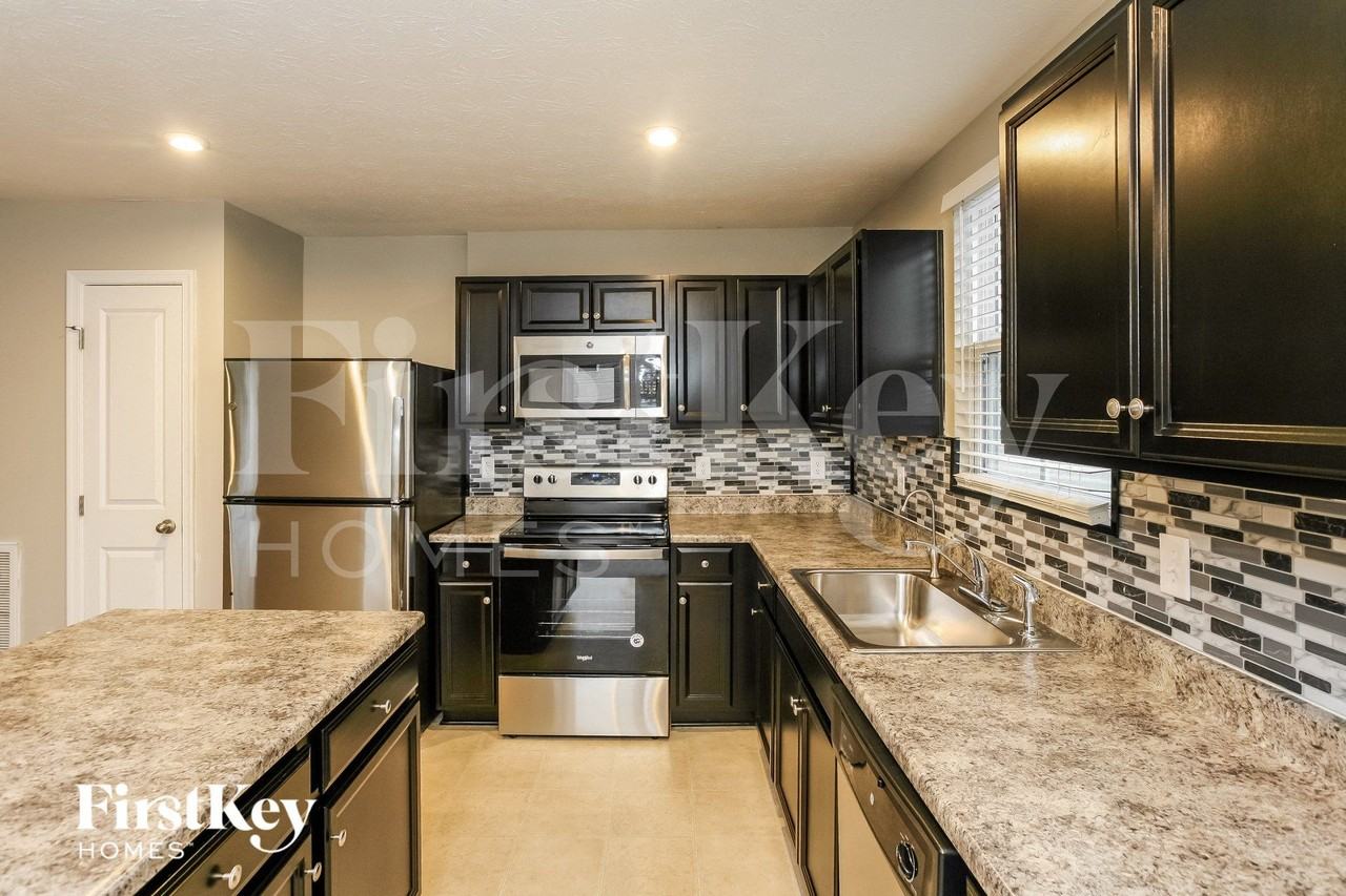 2655 Spurlock Ln - Photo 5 of 15