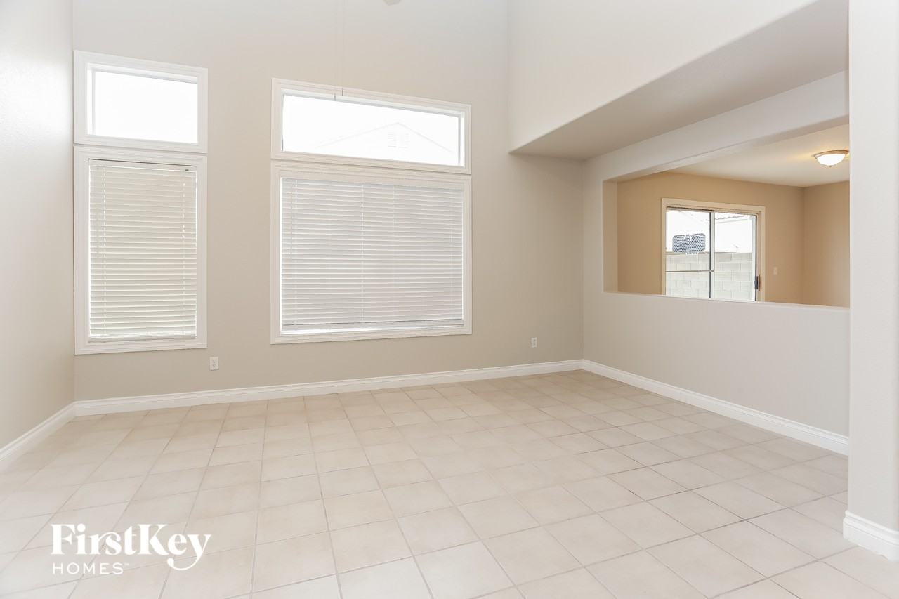 5001 Prairie Springs Ct - Photo 2 of 15