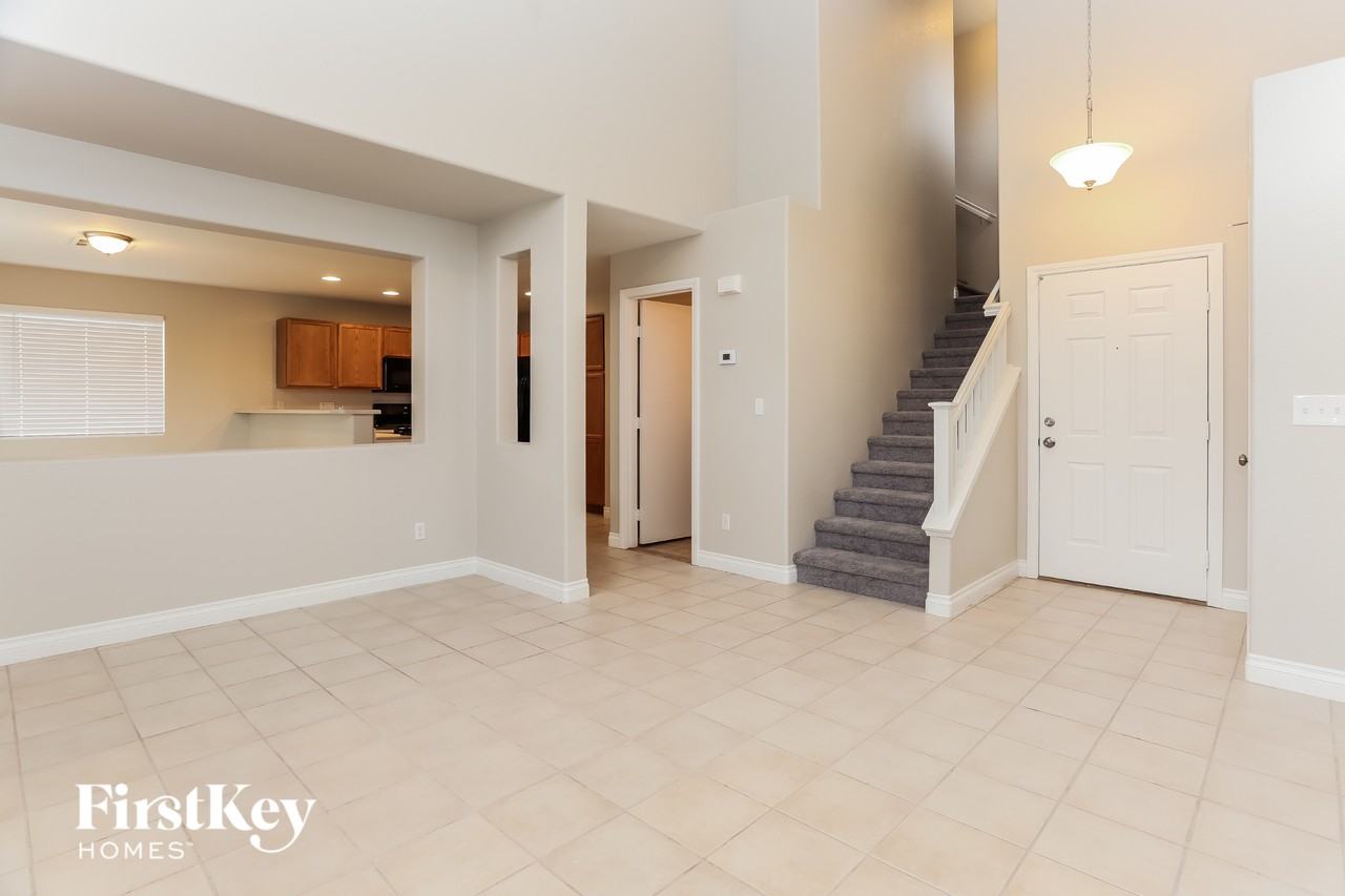 5001 Prairie Springs Ct - Photo 3 of 15